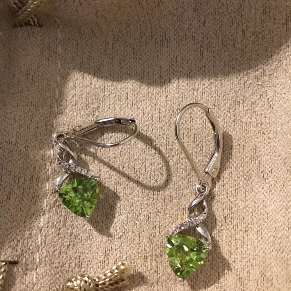 NWOT Madagascar Natural Peridot & White Topaz 925 Lever Back Earrings